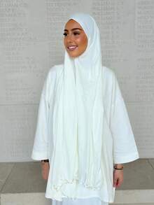 1 pièce Hijab de couleur unie premium, à la mode et élégant avec un bord roulé et un décor de vague. Écharpe longue en modal doux et confortable, convenant pour un port quotidien et un enveloppement musulman conservateur