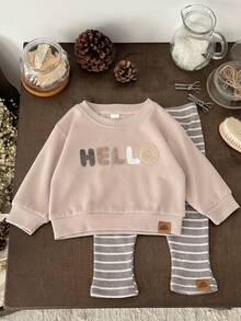 2 Stücke/Set Baby Jungen Lässig Pullover mit bestickten Buchstaben Rundhalsausschnitt Langarm und gestreifte Hose Set, Frühling/Herbst