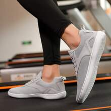 Nuevos zapatos deportivos transpirables, zapatillas de running ligeras para hombres, zapatillas de malla de suela blanda y versátil, zapatos casuales de moda para primavera/verano