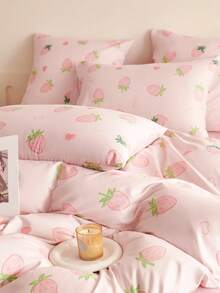 2/3件套柔粉色草莓图案床上用品套装，甜美可爱学生风，适合学生、男生女生宿舍装饰，包含被套和枕套，春夏款，提供单人床、双人床、大号双人床尺寸。 - 粉色 - 查看 2