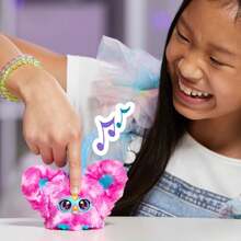 Hasbro Furby Furblets Dah-Tee 迷你朋友，45+ 种声音，乡村音乐，只会说 Furbish 语，适合男孩和女孩的电子毛绒玩具，互动宠物，粉色波尔卡圆点，适合 6 岁以上儿童，适合返校礼物 - DAH-TEE - 查看 6