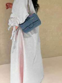 Chiếc áo choàng nữ cổ điển thanh lịch với dây rút ở cổ tay này toát lên vẻ quý phái và duyên dáng, phù hợp cho mọi mùa và nhiều sự kiện văn hóa khác nhau. - Màu Xám nhạt - Xem 3