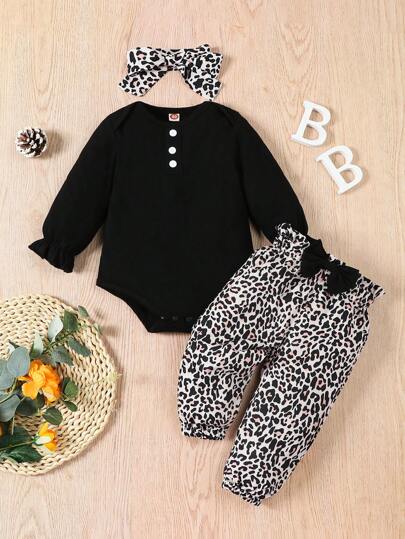 رومبير رومبر لون أحادي وبنطال بطبعة نمر مع فيونكة أمامية، لا يشمل الشريطة الرأس