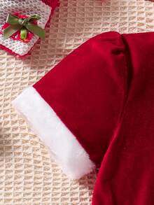 Vestido de felpa para niñas en Navidad, de manga corta con cuello esponjoso, decoración con botones lindos, esencial para fiestas navideñas. La tela de felpa se ve exquisita, manga corta + cuello esponjoso, botones blancos que hacen eco de los elementos navideños. Silueta de vestido lindo, adecuado para galas navideñas, sesiones de fotos de vacaciones para padres e hijos, las niñas pueden usar para eventos temáticos de Navidad, otoño/invierno. - Rojo - Ver 6