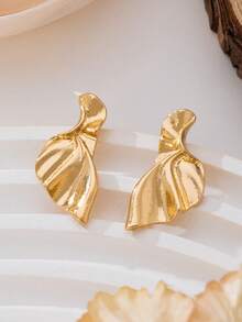 1 Pair Delicate Textured Gold-Tone Leaf Shaped Stud Earrings, Suitable For Women's Dates/Daily Wear - Yellow Gold - View 3