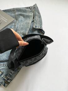 男士休闲格子单肩斜挎包，时尚小方形斜挎包，独特鲨鱼嘴设计 - 黑色 - 查看 11