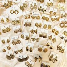 18 Artikel - Edelstahl Ohrringe, asymmetrische Multi-Element Ohrstecker, verblassen nicht leicht, geeignet für den täglichen Damenbedarf und als Geschenke.