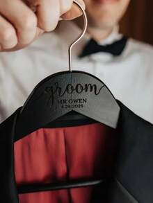 Wieszak na suknię ślubną na zamówienie. Spersonalizowany wieszak ślubny. Spersonalizowany wieszak ślubny. Wygrawerowane imię i data. Prezent na wieczór panieński.