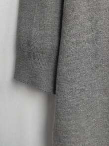 女士纯色V领短袖针织T恤，轻薄宽松，修身时尚，简约高端