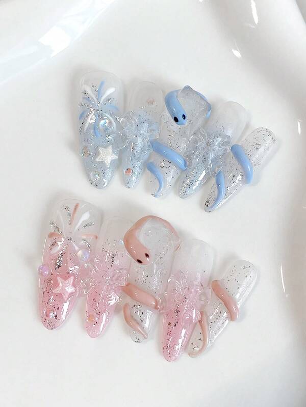 新年美甲套装。秋冬美甲。甜美梦幻的仙女风。十片装长款水滴形按压式假指甲。蓝色和粉色系，搭配闪耀的银色亮片、手绘烟花、五角星、蝴蝶结，以及手绘可爱的蓝粉色蛇。优雅甜美，精致细腻