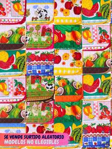 6  Mandil Acolchado Impermeable Con Bolsa Estampados Clásicos Material Resistente al Agua y Manchas - Surtido Aleatorio - Ver 4