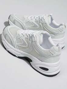 أحذية رياضية كاجوال جديدة للنساء في فصل الخريف/الشتاء، أحذية رياضية سميكة، أحذية بيضاء، موديلات للأزواج، أحذية بأصابع مستديرة وبرباط، مصنوعة من شبكة وجلد، قابلة للتنفس، متعددة الاستخدامات، مطبوعة وبرسومات جرافيتي، بطراز مدرسي، أحذية كاجوال مناسبة للتنزه والتنقل اليومي