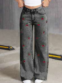 少女时尚街头风格，蝴蝶结刺绣细节，休闲阔腿松紧腰牛仔裤