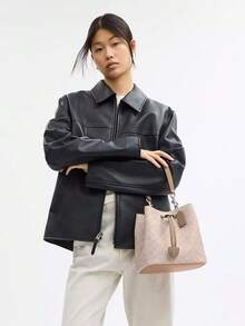 Coach Túi xách nữ Rowan 22 bằng da mềm, kiểu dáng xô, túi đeo chéo, túi đeo vai, ví cầm tay thanh lịch, túi xách có ngăn đựng tiền lẻ. - Vàng cát với màu nâu nhạt - Xem 10