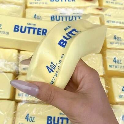 1个慢回弹黄油棒挤压玩具，PU材质，粘稠质地，散发黄油香味，适合青少年和成人作为减压解压玩具，生日/节日礼物