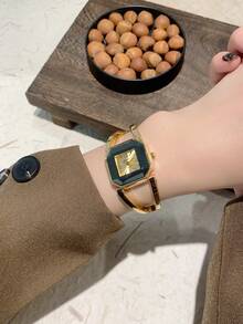 1件优雅手镯式腕表，金色表盘，小巧耐用，时尚方形表盘，送给她的迷人礼物，适合日常佩戴和特殊场合。 - 金色 - 查看 2