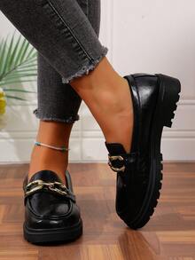 Damen Lässig Rundkopf Loafer, modisch mit Ketten-Dekor und abgenutzter Optik, rutschfeste Gummisohle, Slip-On Collegestadt/Landstil Schuhe, bequem für alle Jahreszeiten, Stofffutter