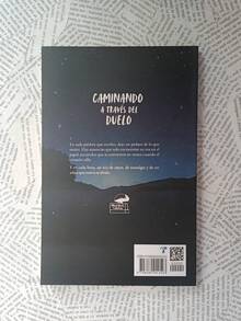 Caminando a través del duelo, de Lola Franz, Dejate acompañar en el dificil proceso que significa el duelo, con frases emotivas, reflexiones personales que tocaran tu corazón y un diario guiado que te ayudará a canalizar mejor tus emociones - Libro único - Ver 2