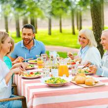 1 包粉色白色条纹桌布，54 x 108 英寸防水一次性塑料桌布，长方形桌布，适合生日圣诞狂欢节马戏团主题派对 - 粉紅白條紋 - 查看 5