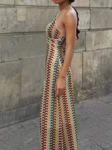 Vestido ceñido con escote en V profundo y sin tirantes, colorido en patchwork, para el verano y la playa
