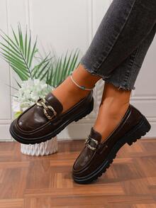 Damen Lässig Rundkopf Loafer, modisch mit Ketten-Dekor und abgenutzter Optik, rutschfeste Gummisohle, Slip-On Collegestadt/Landstil Schuhe, bequem für alle Jahreszeiten, Stofffutter
