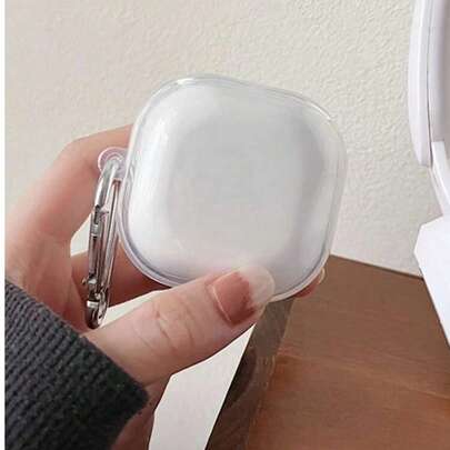 1 个带银色挂钩的透明耳机盒，适合各种品牌