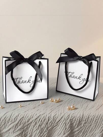 10个简约黑白对比奢华“谢谢”主题礼品袋，创意黑白感恩手提袋，配黑色缎带蝴蝶结和绳索提手设计，适用于蜡烛礼盒、手工皂、迷你首饰、糖果和其他小礼物，可用作婚礼回礼、生日派对礼物、商务礼品、圣诞派对礼物、日常礼物等。