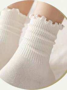 1/3/5 双女式可爱荷叶边及踝中筒袜，白色和黑色，涤纶氨纶混纺，可机洗