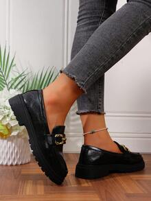 Damen Lässig Rundkopf Loafer, modisch mit Ketten-Dekor und abgenutzter Optik, rutschfeste Gummisohle, Slip-On Collegestadt/Landstil Schuhe, bequem für alle Jahreszeiten, Stofffutter