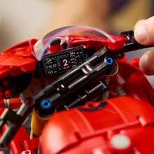 LEGO Technic Ducati Panigale V4 S 摩托车玩具 - 成人拼搭套装，男女适用，18 岁以上 - 生日礼物 - 42202