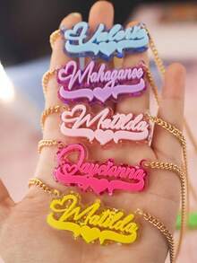 Colar com nome personalizado em acrílico, joia com placa de nome personalizada, colar com nome infantil, colar personalizado, placa de nome colorida em acrílico, presente para a mãe, preto, prata, dourado, elegante, colorido, vintage, simples, unissex, casual, fofo, personalizado, único, presentes ideais para ele, presentes ideais para ela, para ela, namorado, namorada, pai, mãe, família, amigos, para aniversários, para aniversários de casamento, para formatura, para baile de formatura, para festas, colares com palavras da moda personalizados, estilo casual chique de rua, glamour de Ano Novo - dourado - Ver 5