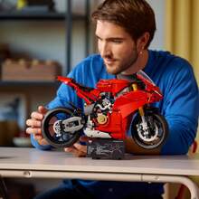 LEGO Technic Ducati Panigale V4 S 摩托车玩具 - 成人拼搭套装，男女适用，18 岁以上 - 生日礼物 - 42202