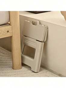 便携轻巧可调节折叠塑料凳 | 设计紧凑，适合户外露营、旅行、钓鱼和居家使用，符合人体工学的座椅，经久耐用，现代简约风格。可调节折叠塑料凳 - 便携式折叠脚凳，配有符合人体工学的手柄，轻巧紧凑的设计，适合室内/室外使用。