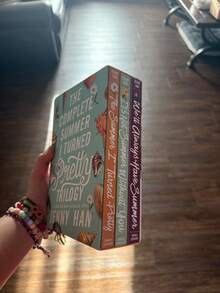 The Complete Summer I Turned Pretty Trilogy - Boxed Set : The Summer I Turned Pretty; It's Not Summer Without You; We'll Always Have Summer ,Popular Novels, Romance Novels, - Paperback - Sets - View 8