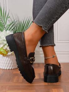 Damen Lässig Rundkopf Loafer, modisch mit Ketten-Dekor und abgenutzter Optik, rutschfeste Gummisohle, Slip-On Collegestadt/Landstil Schuhe, bequem für alle Jahreszeiten, Stofffutter