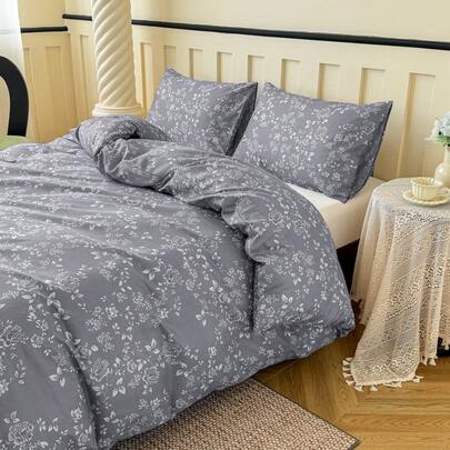 Bộ ga trải giường 3 món màu xám họa tiết hoa lá nhỏ li ti (2 vỏ gối, 1 vỏ chăn, không kèm ruột), chất liệu polyester siêu mềm mại và thoáng khí, phù hợp cho mọi mùa, có khóa kéo, lý tưởng cho phòng ngủ, phòng khách hoặc ký túc xá.