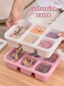 1 pieza Caja de bento personalizada con nombre, estilo de triple rejilla, caja de almuerzo con tenedor y cuchara incorporados, recipiente de preparación de comidas con diseño de hebilla de tres lados, tapa abatible para comidas organizadas, ideal para el trabajo, la escuela y en movimiento, ahorro de espacio, elegante, adorable, colorida, personalizada, única, regalo ideal para ella, amigos, hijo, hija, estudiantes, trabajadores, escuela, hogar, oficina