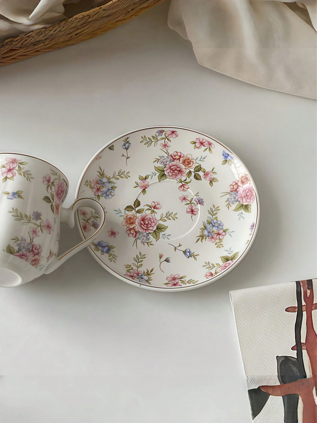 طقم فنجان وصحن قهوة سيراميك بطراز إسكندنافي مزخرف...