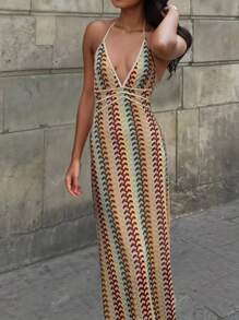 Vestido ceñido con escote en V profundo y sin tirantes, colorido en patchwork, para el verano y la playa