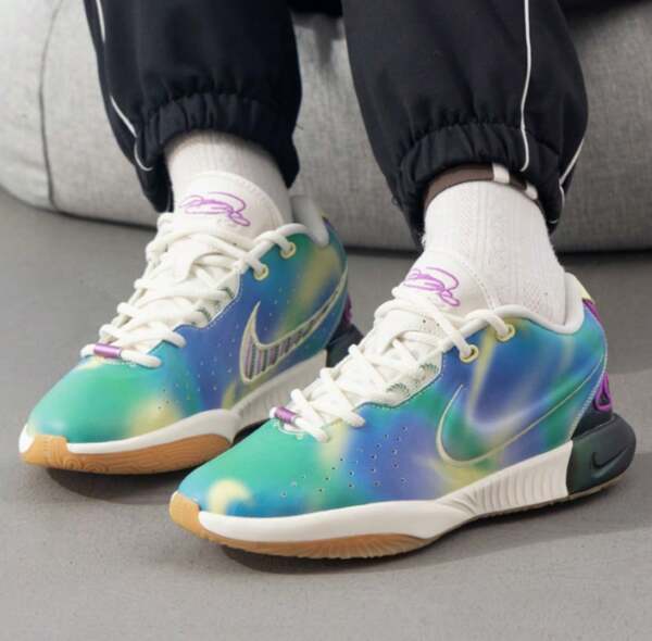 Nike Zapatillas de baloncesto Zoom Lebron 21 que absorben los impactos, son resistentes a la torsión, al desgaste, ligeras y modernas.