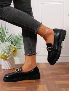 Damen Lässig Rundkopf Loafer, modisch mit Ketten-Dekor und abgenutzter Optik, rutschfeste Gummisohle, Slip-On Collegestadt/Landstil Schuhe, bequem für alle Jahreszeiten, Stofffutter