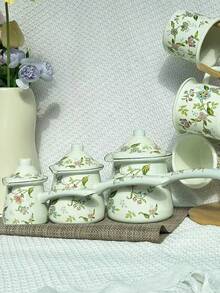 一套复古搪瓷单柄咖啡壶，配有鹰嘴壶嘴。用途广泛，可用于加热、盛放牛奶、冲泡咖啡、制作黄油、煮方便面或熬制酱料。这套欧式家用咖啡具是节日或生日的理想礼物。