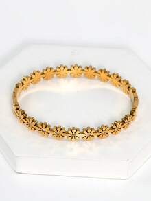 18K镀金不锈钢菊花花卉装饰手链，适合女性日常佩戴，欧美流行小雏菊、四叶草和蜂巢设计，镶嵌方晶锆石和水钻，大方个性奢华高端珠宝，婚礼腕间叠戴首饰套装，女生、女士、母亲、亲戚、朋友，美丽的婚礼、生日、母亲节、女友情人节礼物 - 彩色 - 查看 8