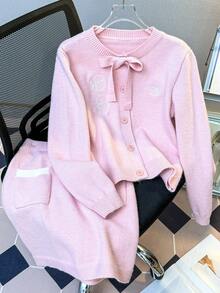 JIANHU Bộ đồ dệt kim màu hồng pastel - Áo khoác cardigan và chân váy ngắn mùa xuân/hè, trang trí bằng thêu trắng và điểm nhấn vàng | Thích hợp cho các buổi ăn trưa và tiệc ngoài trời | Ấm áp và đa năng, cũng thích hợp cho các bữa tiệc Giáng sinh, năm mới và mặc hàng ngày. - Hồng - Xem 2