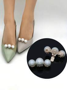 两件时尚百搭的DIY手工仿珍珠新娘鞋夹，可拆卸，可装饰高跟鞋、日常、节日、婚礼等场合，亦可作为鞋花和鞋子装饰。