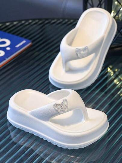 New Pink EVA Children's Slippers With 3D Butterfly Decor, Girls Shoes; Lightweight And Fashionable, Elegant And Unique, Suitable For Autumn/Summer Wear, Indoor And Outdoor, Also Suitable For Camping, Gatherings And Parties. Comfortable And Casual, Ideal For Parties, Also Can Be Used As Water Shoes, Swimming Shoes And Garden Shoes, Suitable For Young Girls To Wear On The Beach, Swimming Pool And Bathroom, A Must-Have Travel Item.