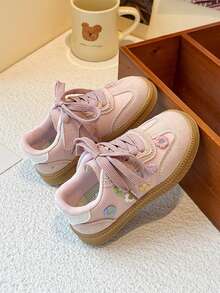 زوج من أحذية الأطفال الرياضية المزينة بالزهور، أحذية كاجوال ربيعية/خريفية جديدة للأطفال الصغار والكبار ذات قاع ناعم