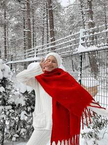 1条女士新款蓬松流苏围巾，保暖舒适，防风保暖，适合户外活动，日常百搭，秋冬季可搭配连衣裙