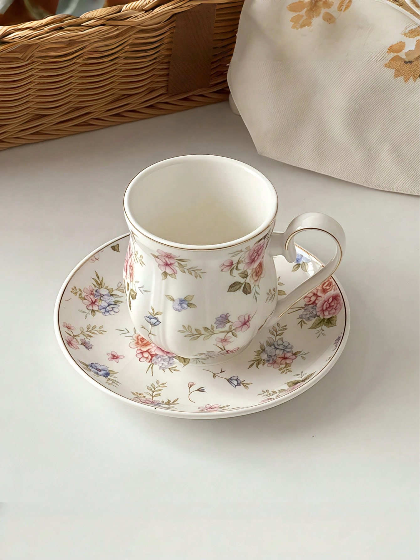 طقم فنجان وصحن قهوة سيراميك بطراز إسكندنافي مزخرف...