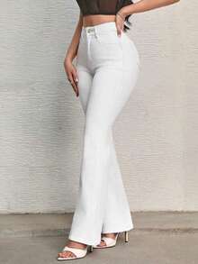 Pantalones acampanados de mezclilla de cintura alta para mujer en color blanco - Blanco - Ver 3